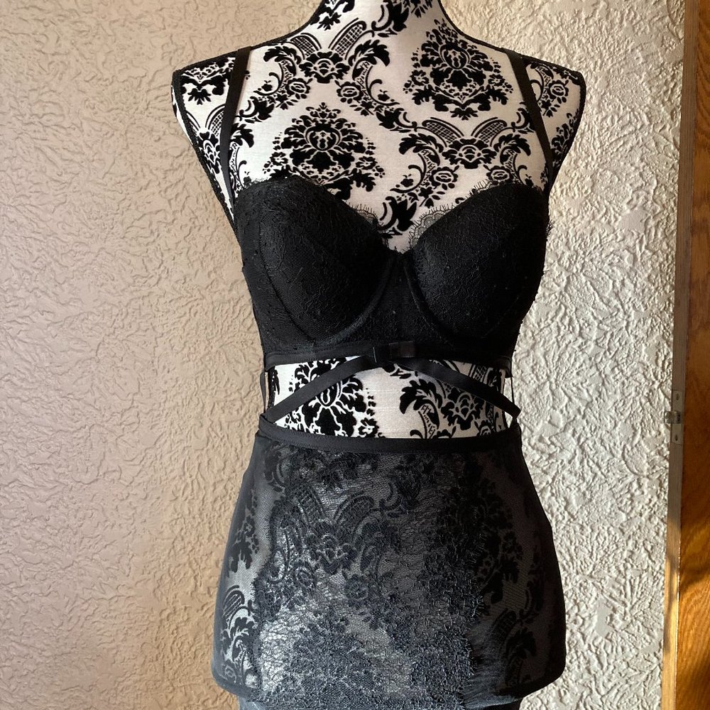 NWOT Victoria's Secret Black Lace Garter Teddy 34C